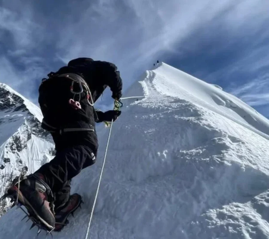 Lobuche-Peak-Climbing-848x543